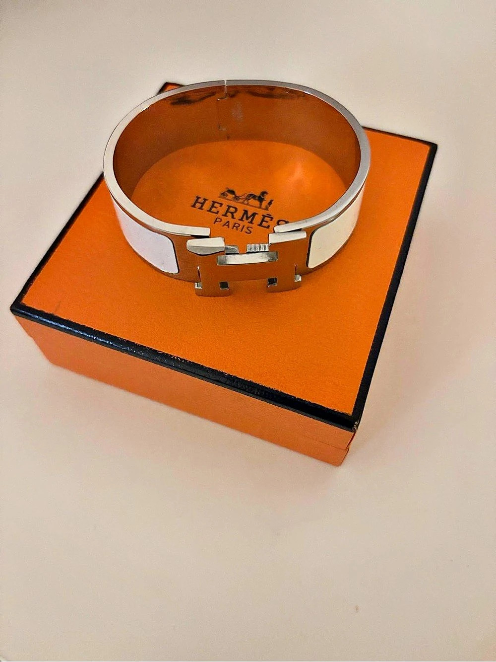 Hermès Clic H Bracelet White & Silver